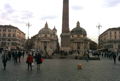 ポポロ広場も曇りと寒さでどよーんと…
