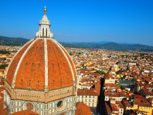 フィレンツェのドゥオモのクーポラを鐘楼から眺めて